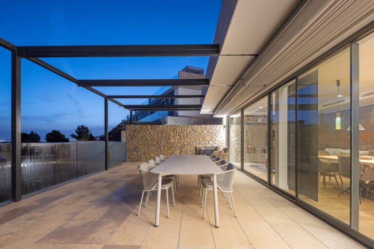 Nachtansicht der Terrasse auf Mallorca