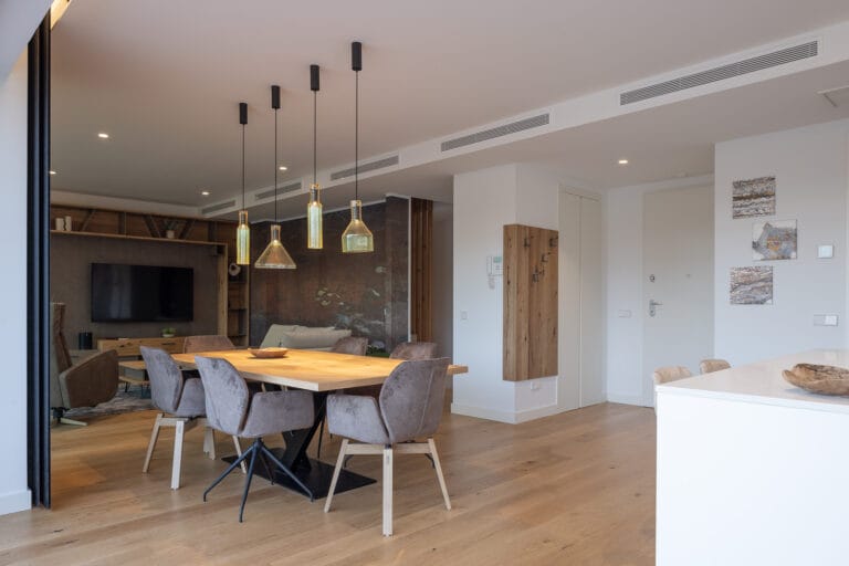 Wohnraum mit Esstisch auf Mallorca