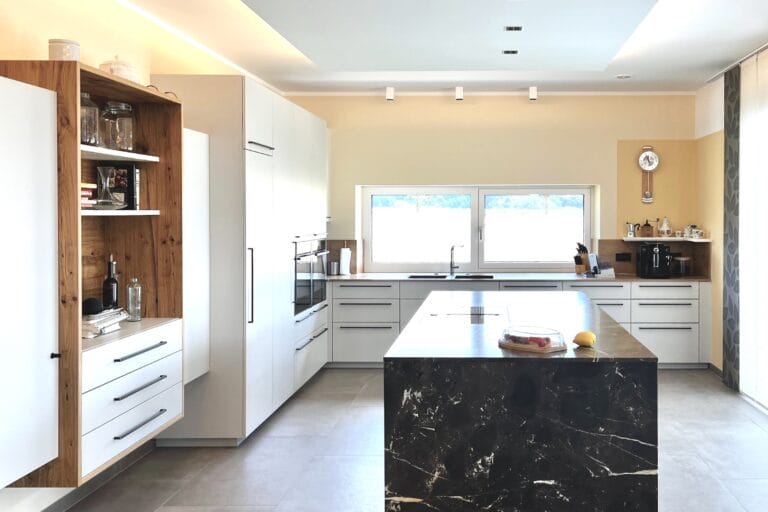 Küche mit Einbauschränken in Baumgartenberg