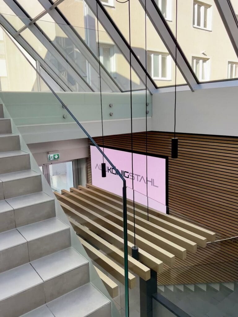 Aufgang Nebengebäude