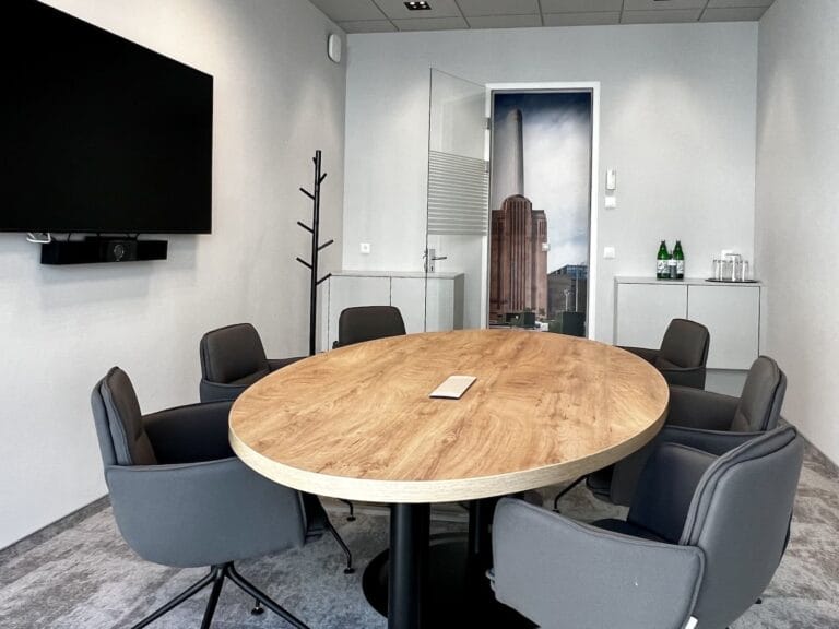 Besprechungsraum "Tür" bei AluKönigStahl