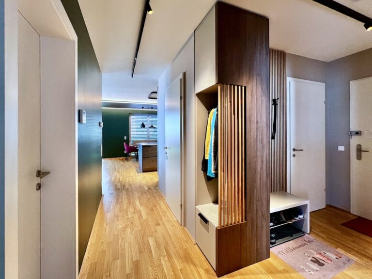 Flurgestaltung mit Einbauten