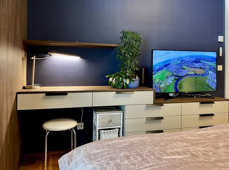 Schlafzimmer mit Schminktischeinbau