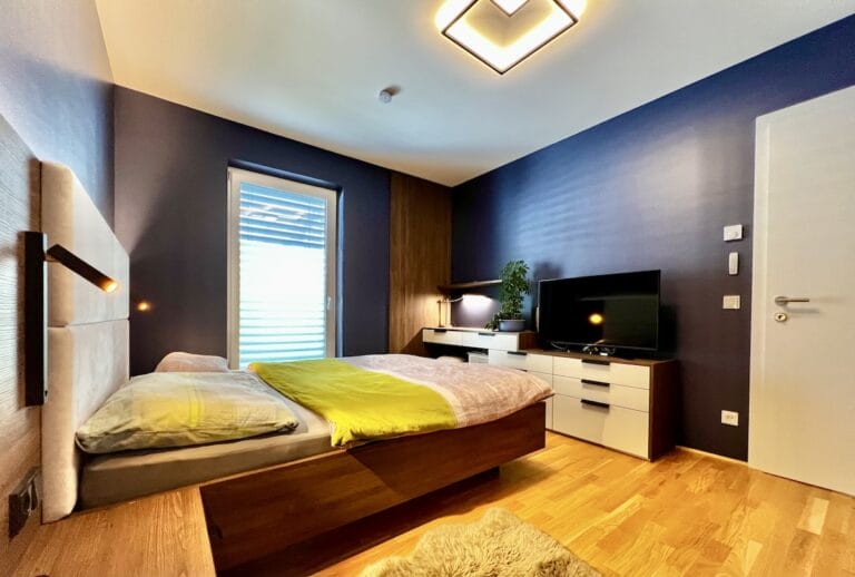 Schlafzimmer mit Sideboard