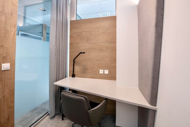 Sogenannte 'Koje', ein Rückzugsraum für z.B. Videokonferenzen