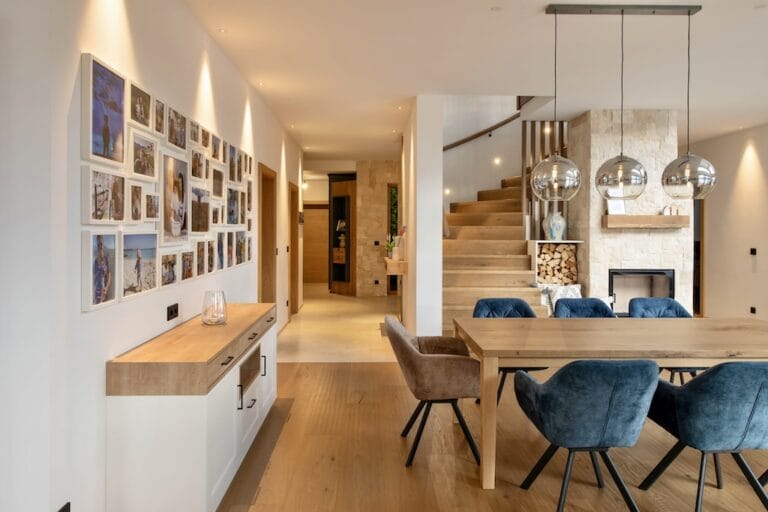 Essbereich mit Blick in Gang